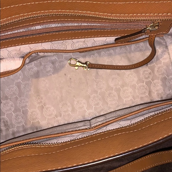 Michael Kors purse - Picture 2 of 8